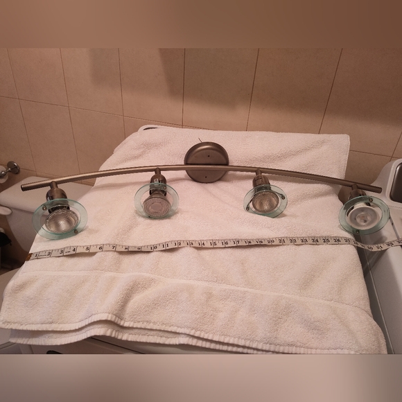 Track lighting fixture with 4 spot lights - Picture 5 of 5